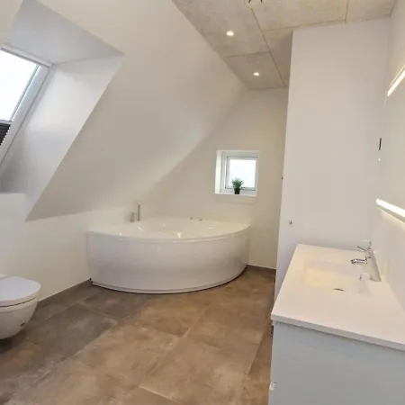 Holiday home Halldis - 600m From The Sea In Nw Jutland By Interhome Lokken