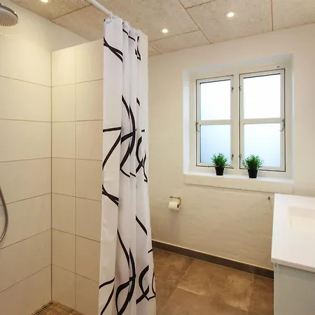 Halldis - 600m From The Sea By Interhome *